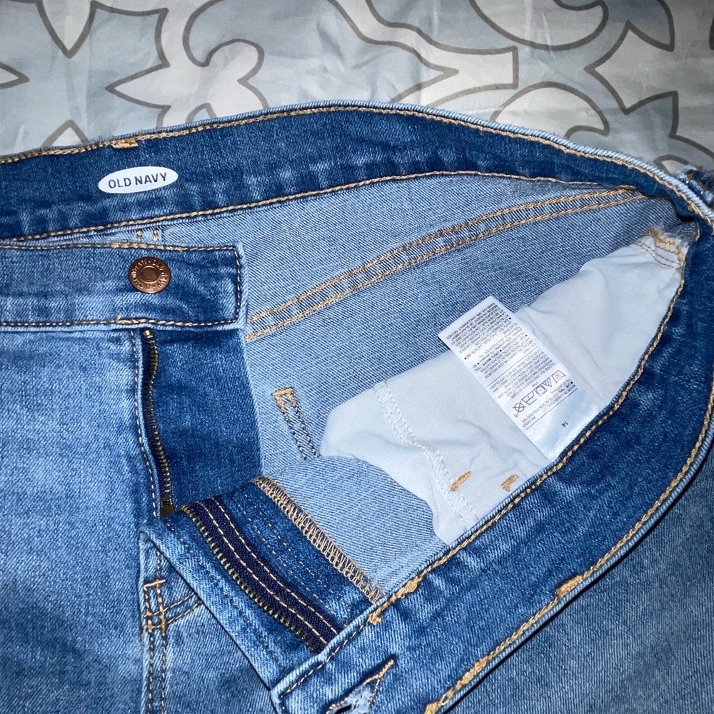 Old Navy Women’s Denim Shorts - Picture 2 of 5